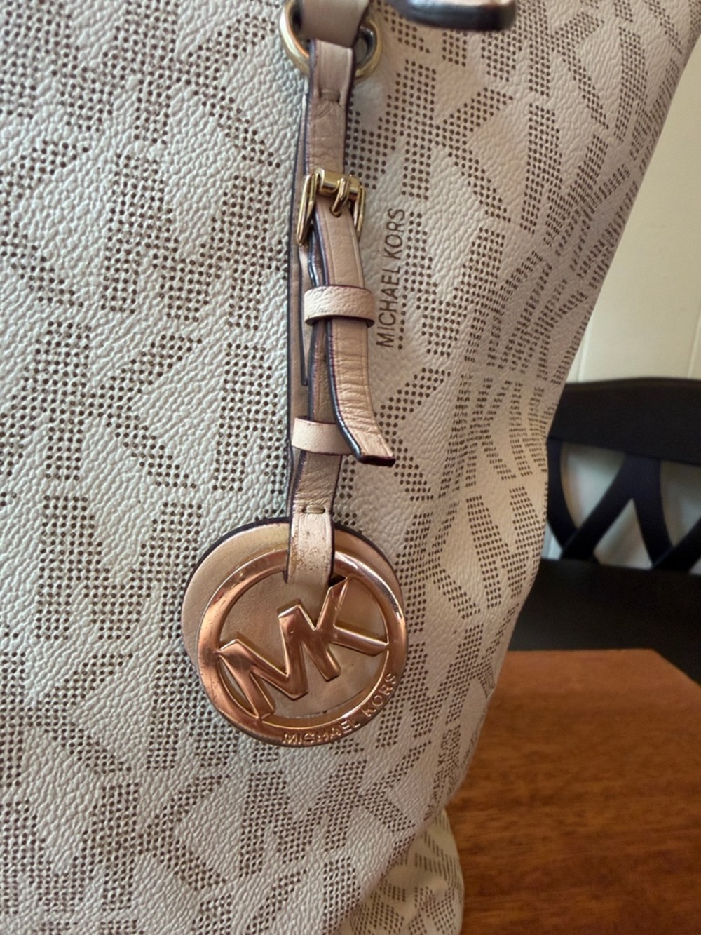 Michael Kors Jet Set Travel Tote Large vanilla monogram - Picture 2 of 15